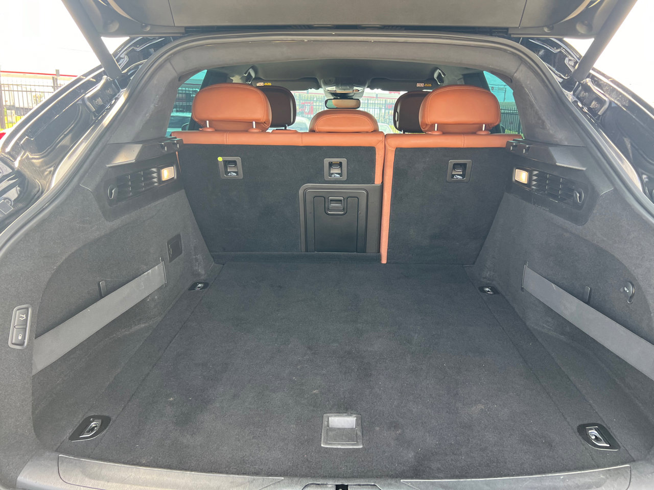 Used 2018 Maserati Levante image 27