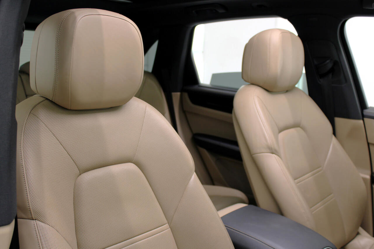 Used 2019 Porsche Cayenne image 50