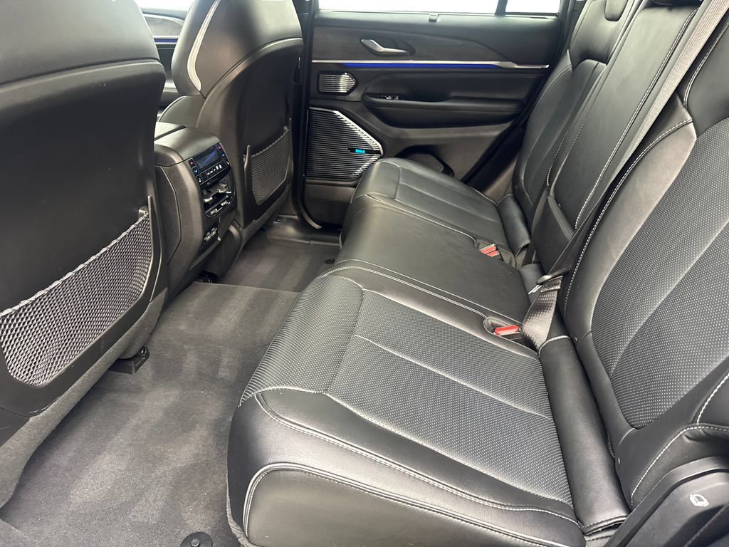 Used 2022 Jeep Grand Cherokee Overland w/ Advanced Protech Group III AWD/4WD image 34