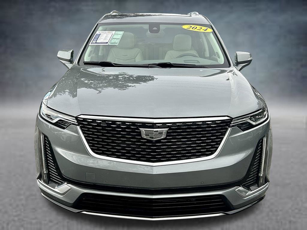Used 2024 Cadillac XT6 Premium Luxury w/ Technology Package FWD image 2