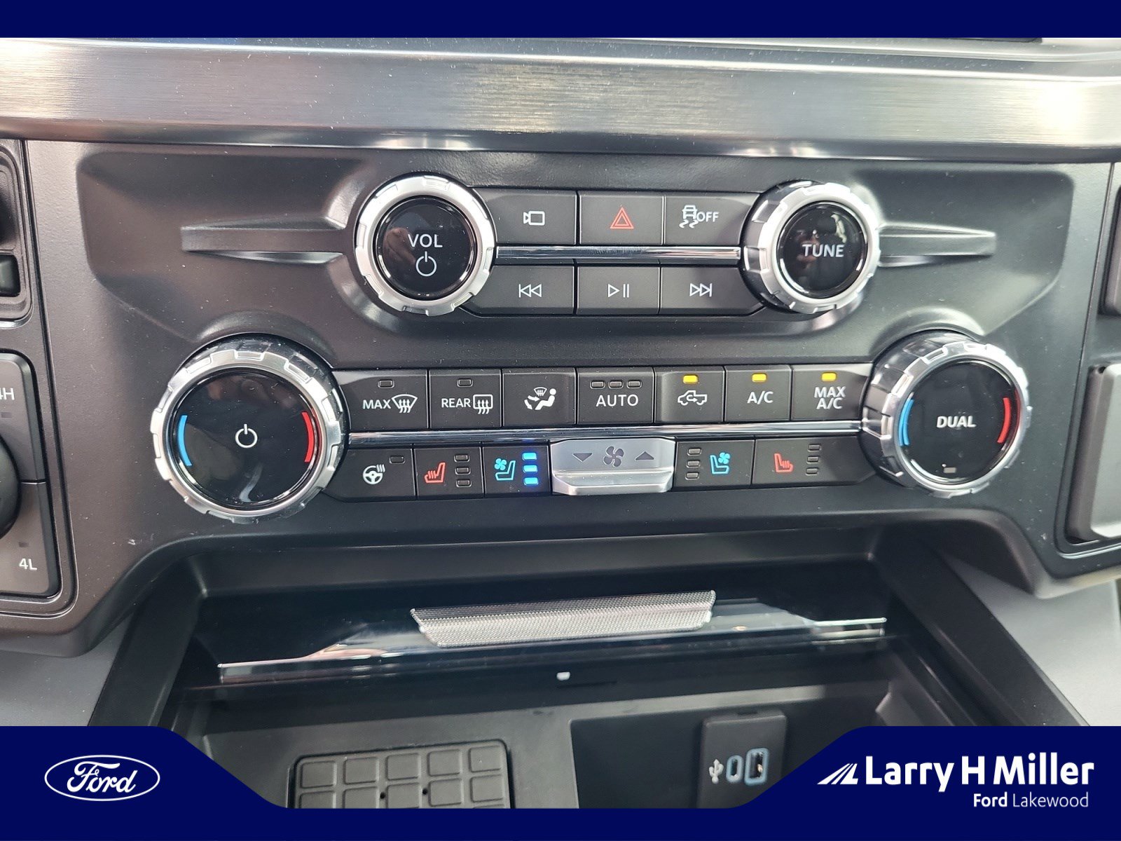 New 2025 Ford F350 Lariat w/ Black Appearance Package image 12