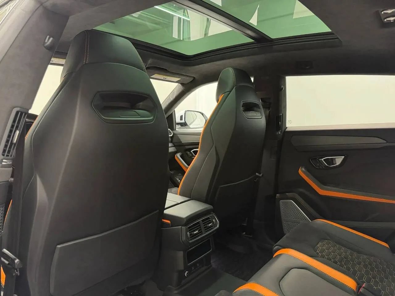 Used 2022 Lamborghini Urus AWD/4WD image 12