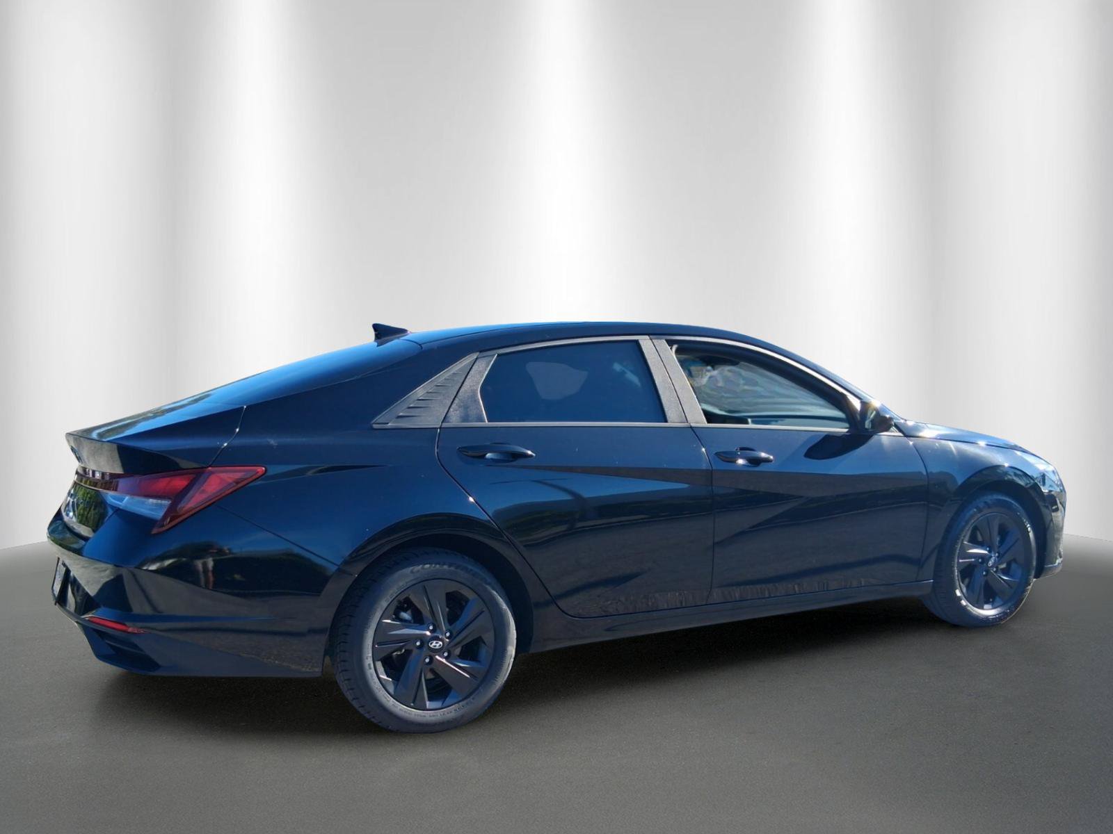 Used 2023 Hyundai Elantra SEL w/ Cargo Package FWD image 7