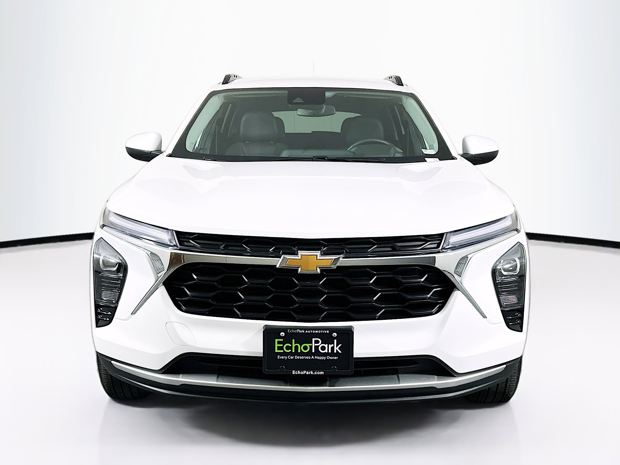 Used 2025 Chevrolet Trax LT w/ LT Convenience Package FWD image 2