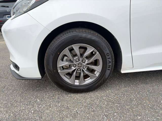 Used 2023 Toyota Sienna LE FWD image 24