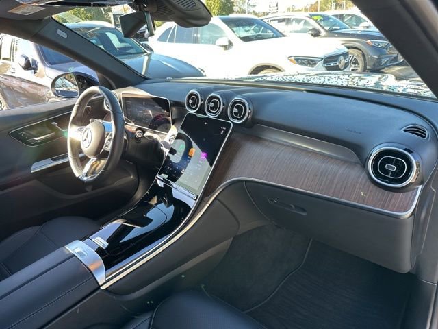 Used 2025 Mercedes-Benz GLC 300 4MATIC image 33