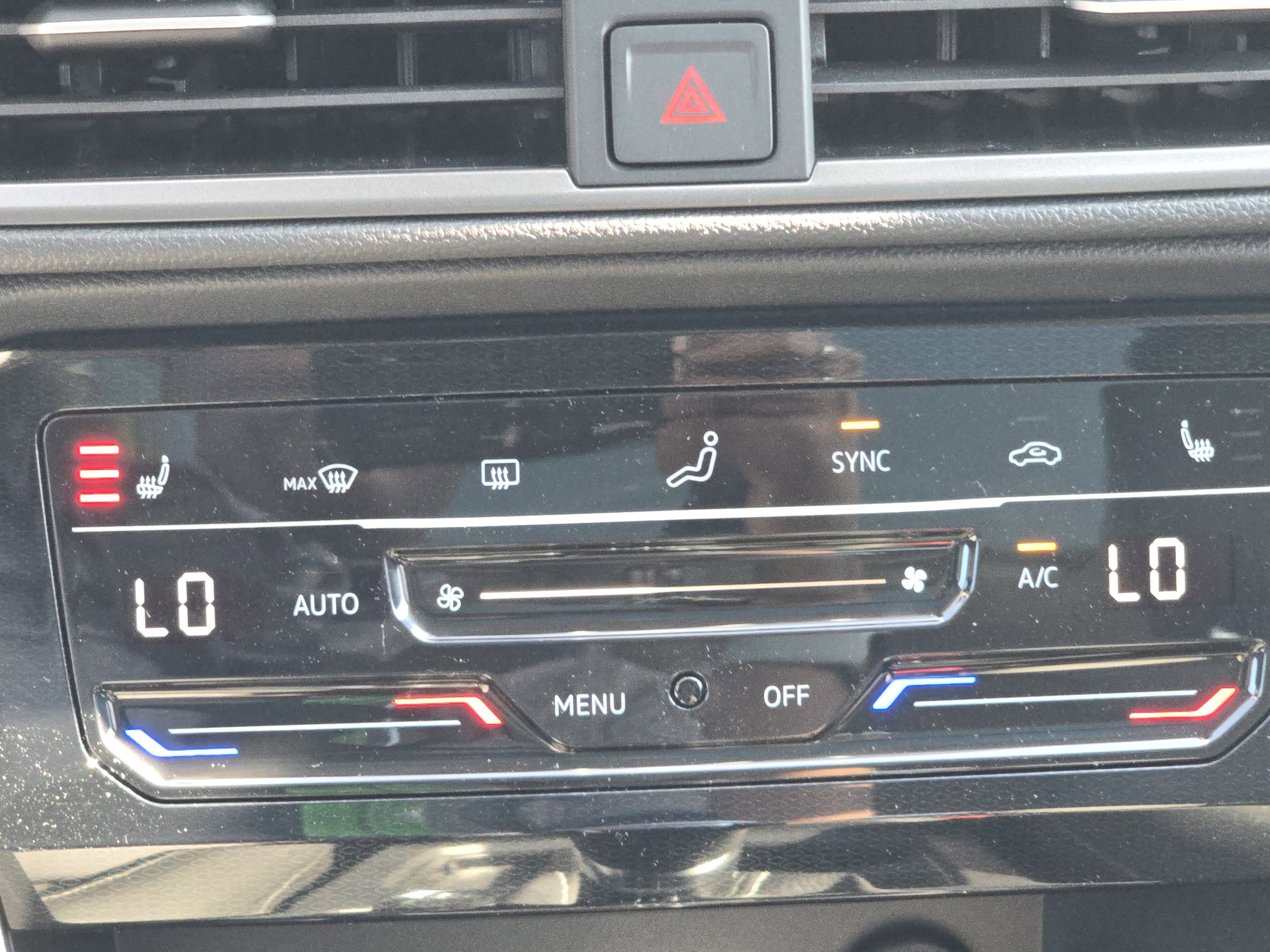 New 2025 Volkswagen Taos SE image 11