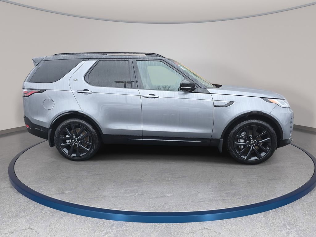 New 2026 Land Rover Discovery Dynamic SE image 4