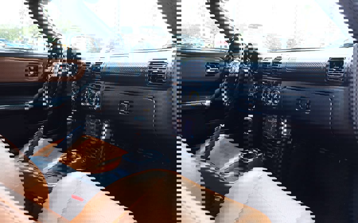 Used 2004 Toyota MR2 image 24