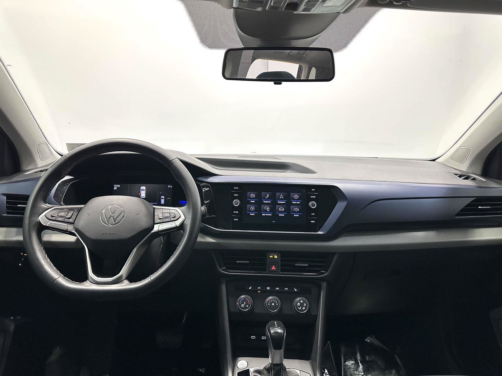 Used 2022 Volkswagen Taos SE w/ Panoramic Sunroof Package FWD image 23