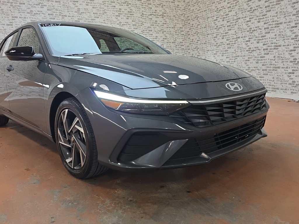 Used 2025 Hyundai Elantra Sport image 7