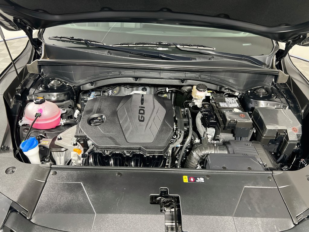 Certified 2025 Kia Sorento LX FWD image 29
