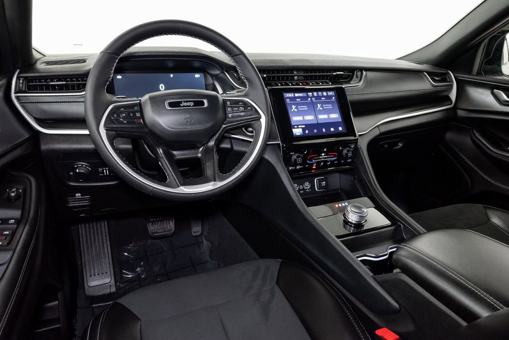 Used 2025 Jeep Grand Cherokee L Altitude image 6