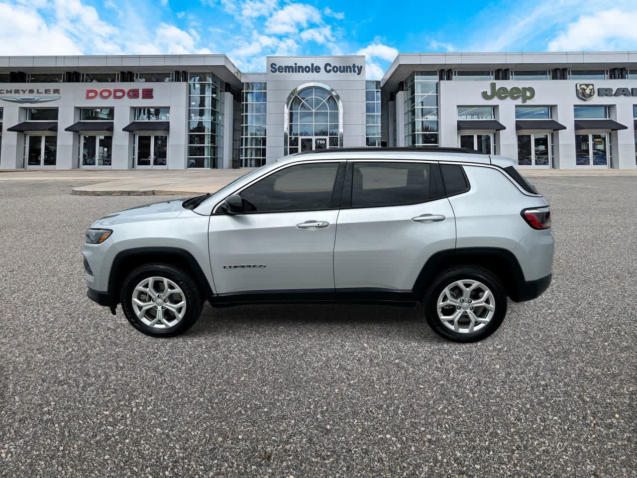 Certified 2024 Jeep Compass Latitude AWD/4WD image 5