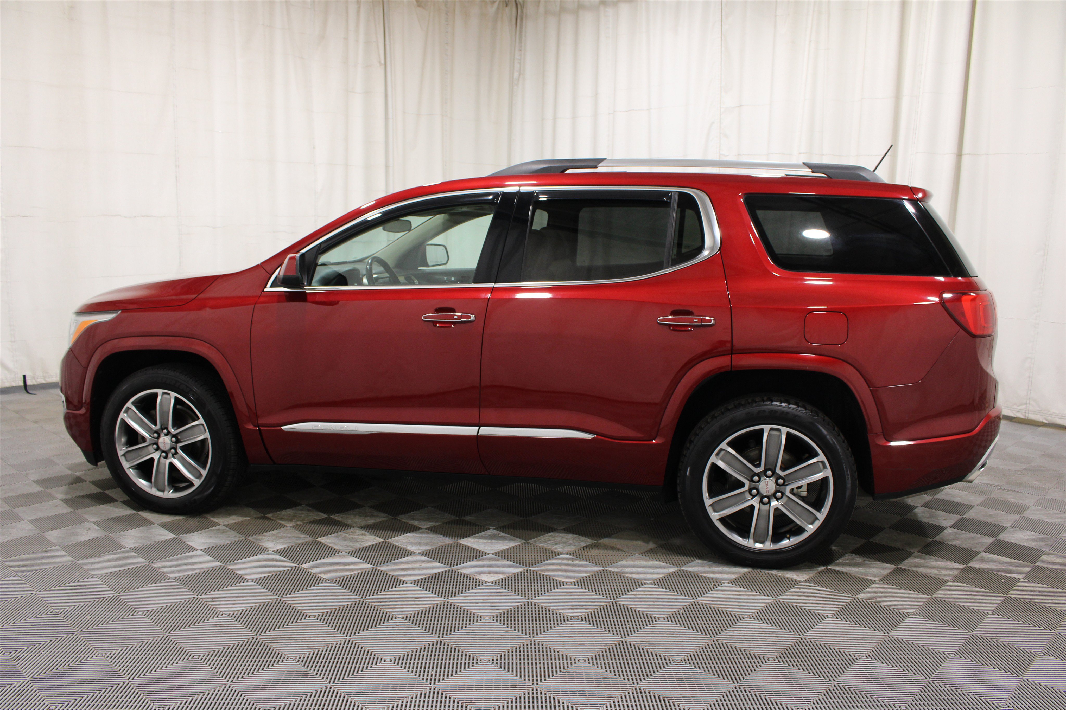 Used 2019 GMC Acadia Denali w/ Technology Package AWD/4WD image 38