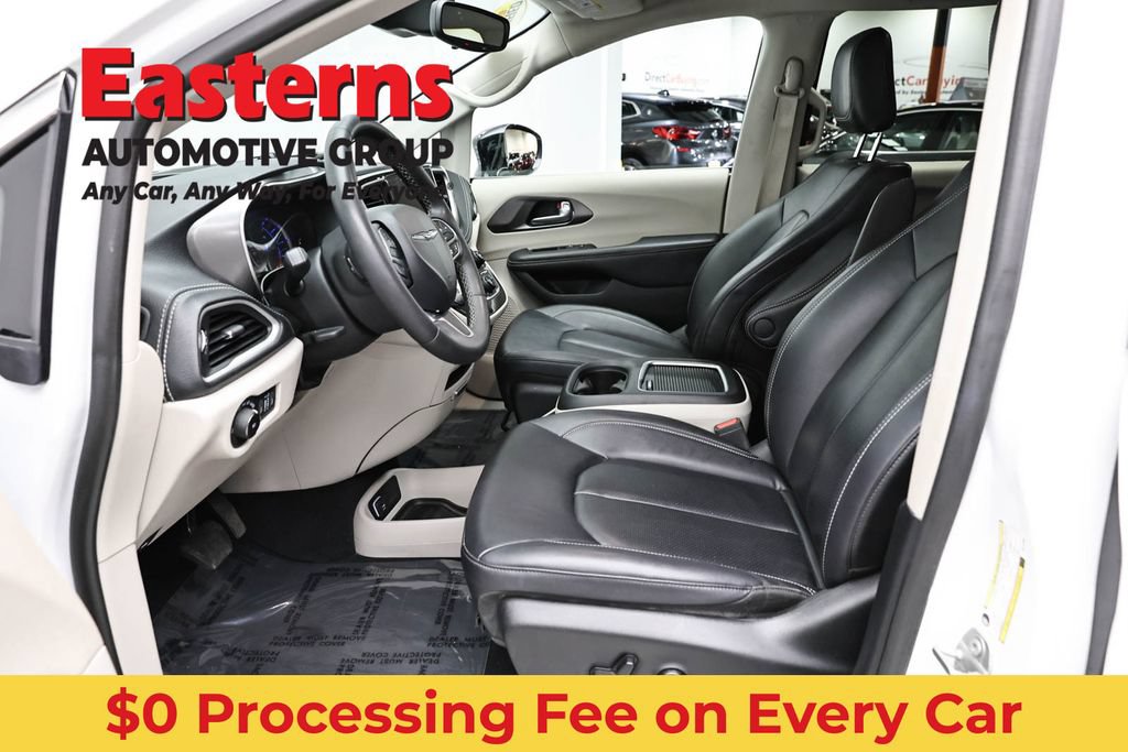 Used 2024 Chrysler Pacifica Limited FWD image 14