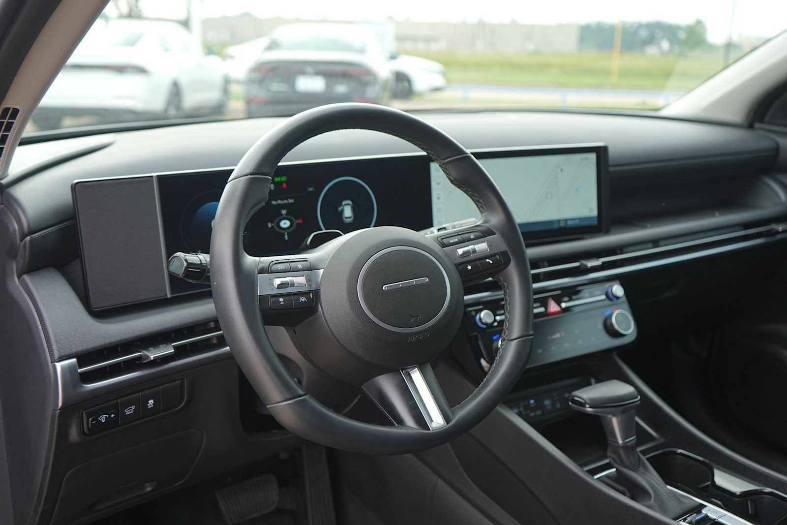 Used 2025 Hyundai Tucson SEL FWD image 2