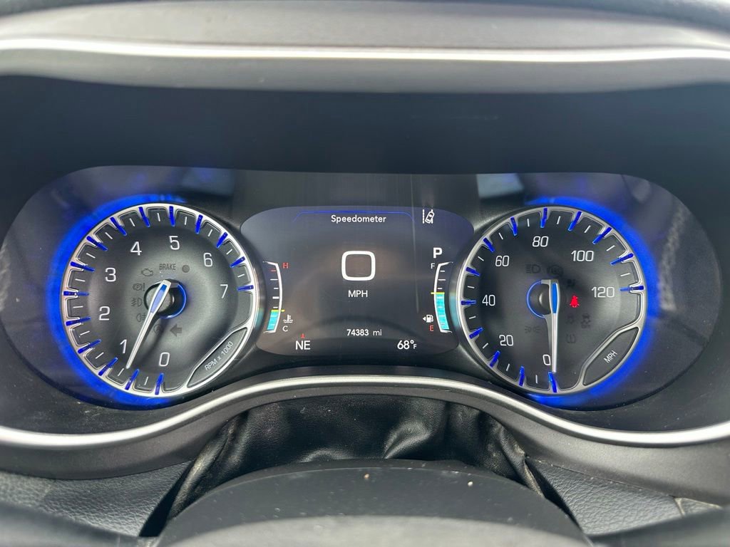 Used 2022 Chrysler Pacifica Touring-L FWD image 28