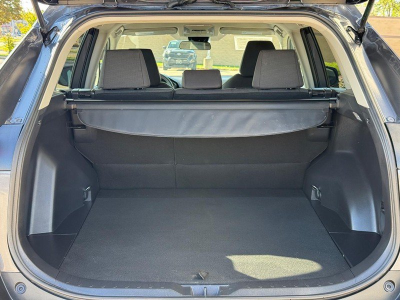 Used 2021 Toyota RAV4 LE AWD/4WD image 9