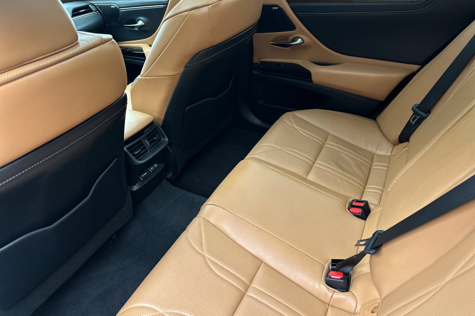 Used 2024 Lexus ES 350 w/ Accessory Package (Z1) FWD image 12