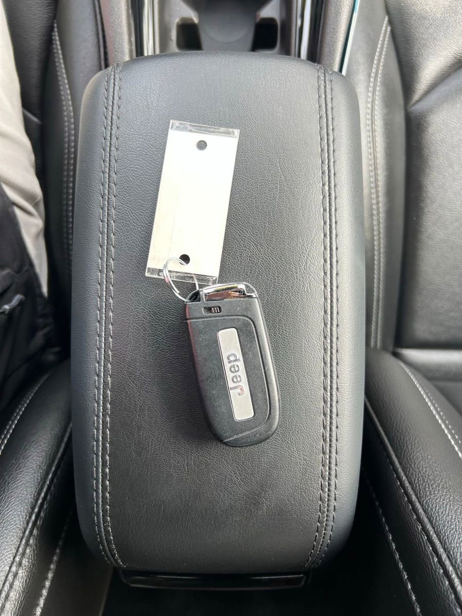 Used 2025 Jeep Compass Limited image 39