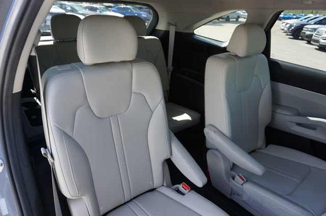 Used 2023 Kia Sorento EX w/ Panoramic Sunroof Package FWD image 16