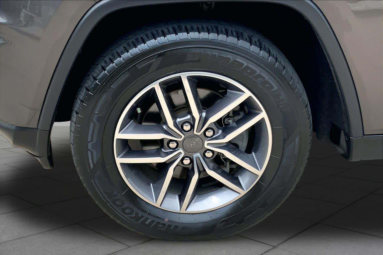 Used 2020 Jeep Grand Cherokee Limited AWD/4WD image 11