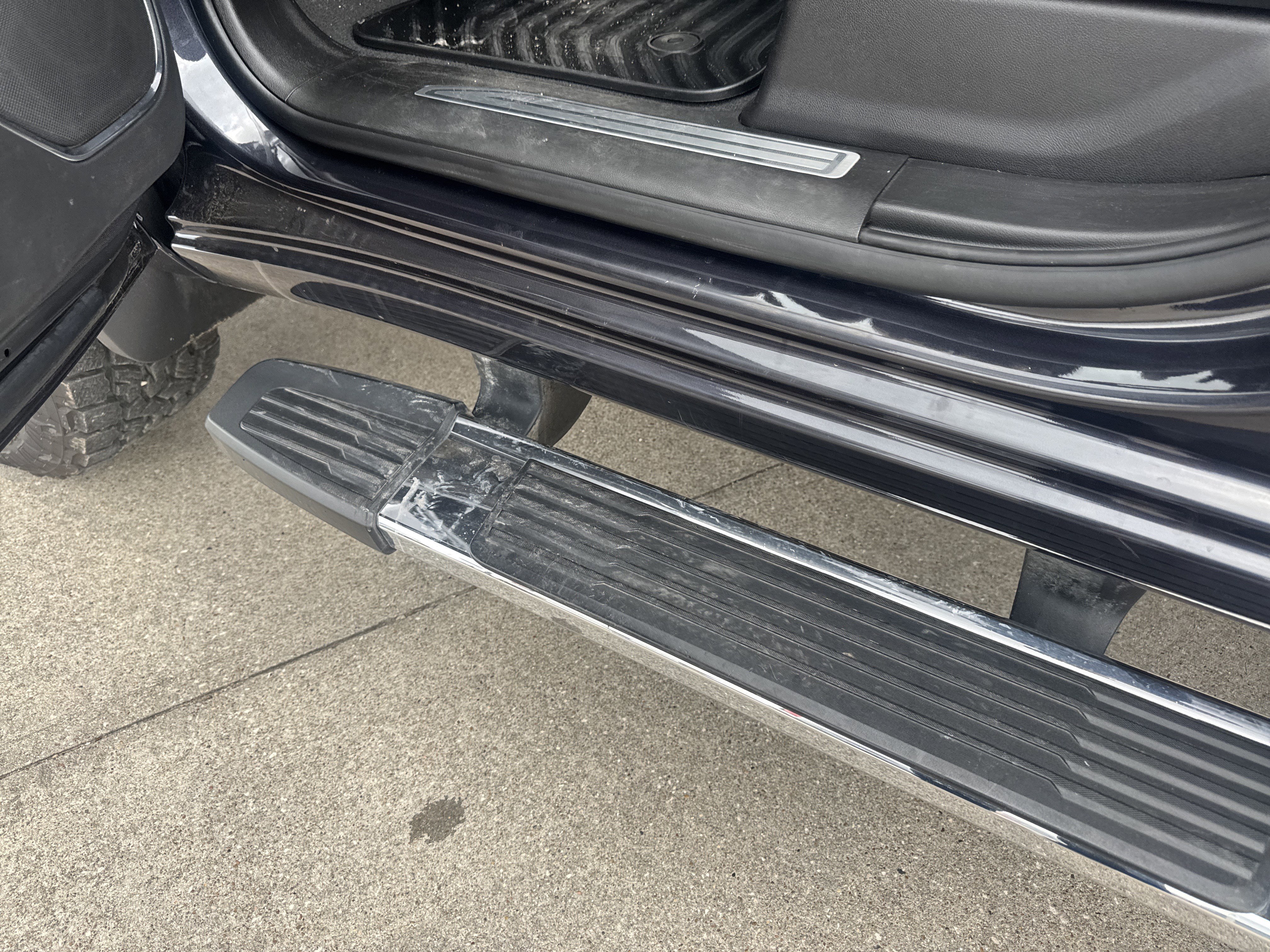 Used 2024 Chevrolet Silverado 2500 LTZ w/ LTZ Convenience Package AWD/4WD image 9