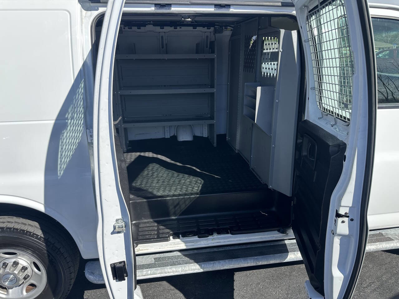 Used 2020 Chevrolet Express 2500 w/ Driver Convenience Package image 18