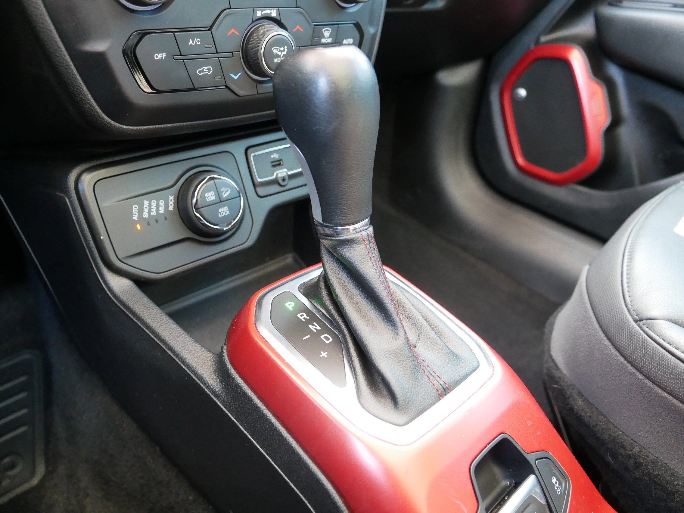 Used 2019 Jeep Renegade Trailhawk image 24