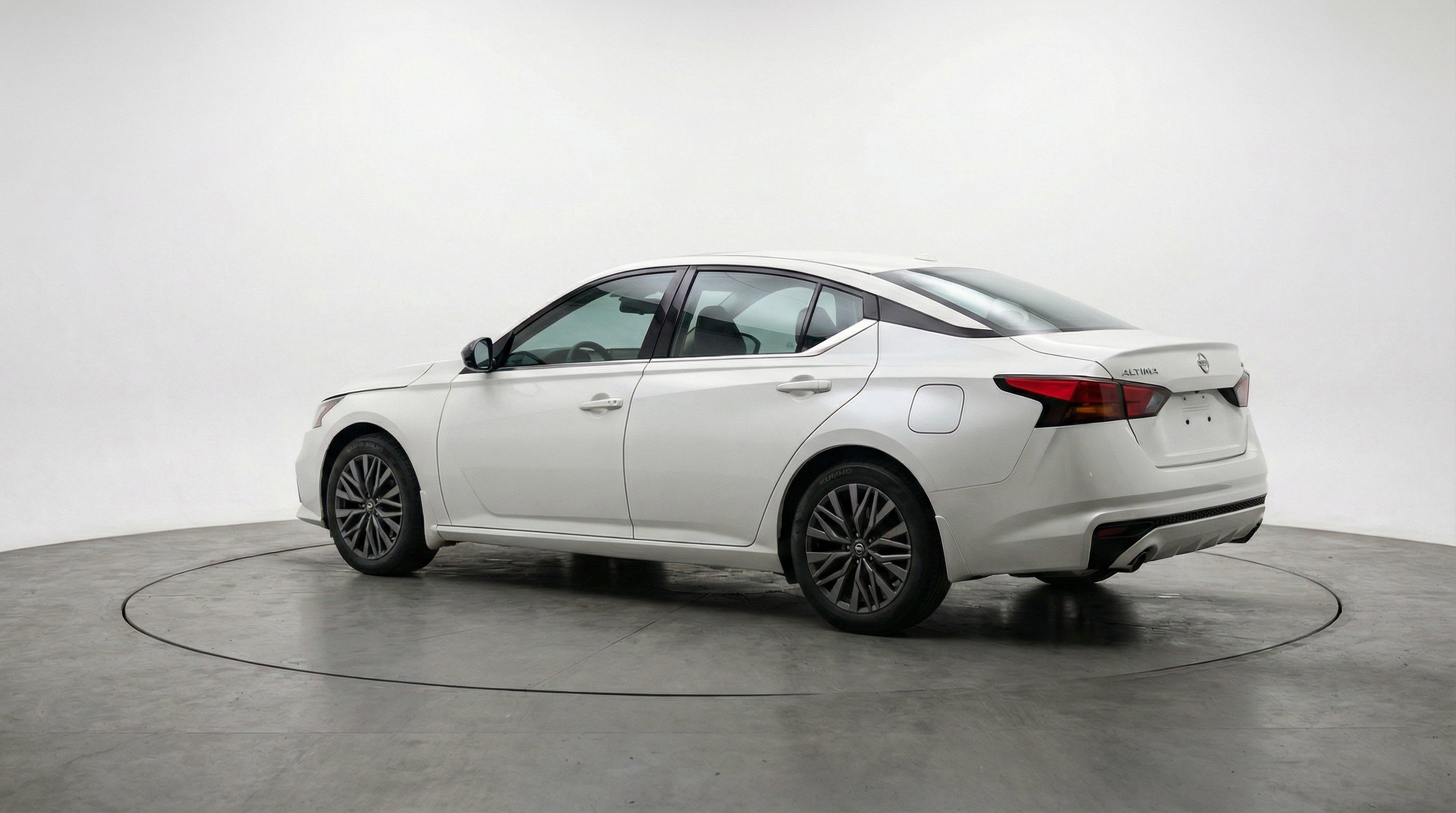 Used 2025 Nissan Altima 2.5 SV image 6