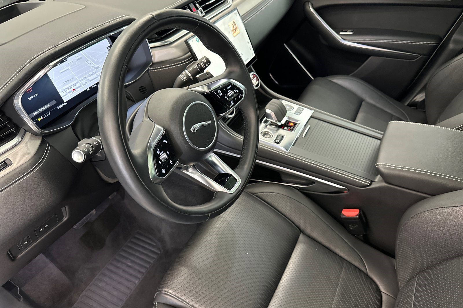 Used 2025 Jaguar F-PACE R-Dynamic S image 5