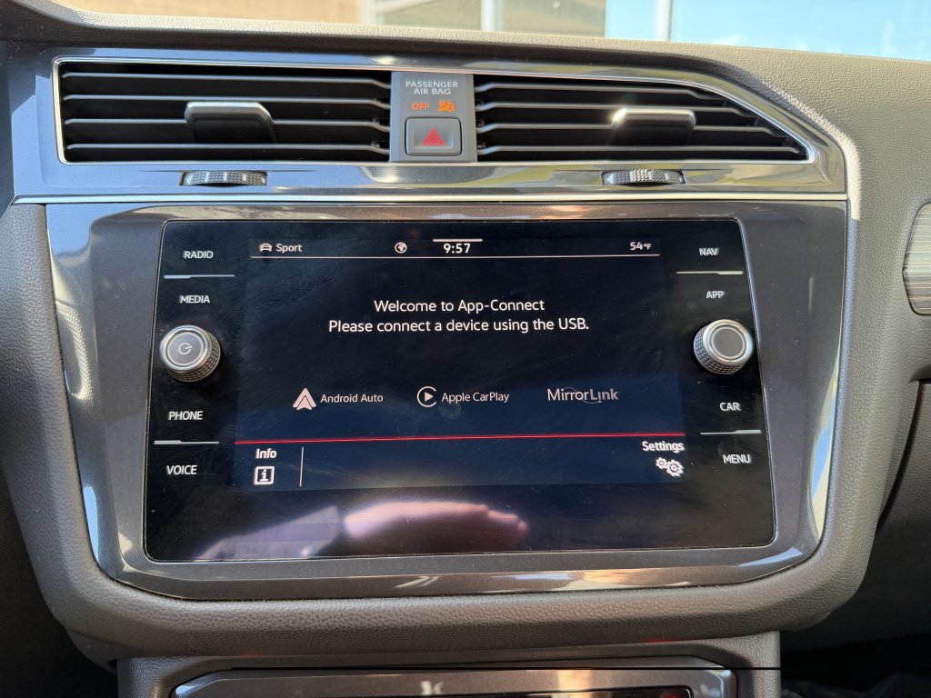 Used 2022 Volkswagen Tiguan SEL R-Line image 21