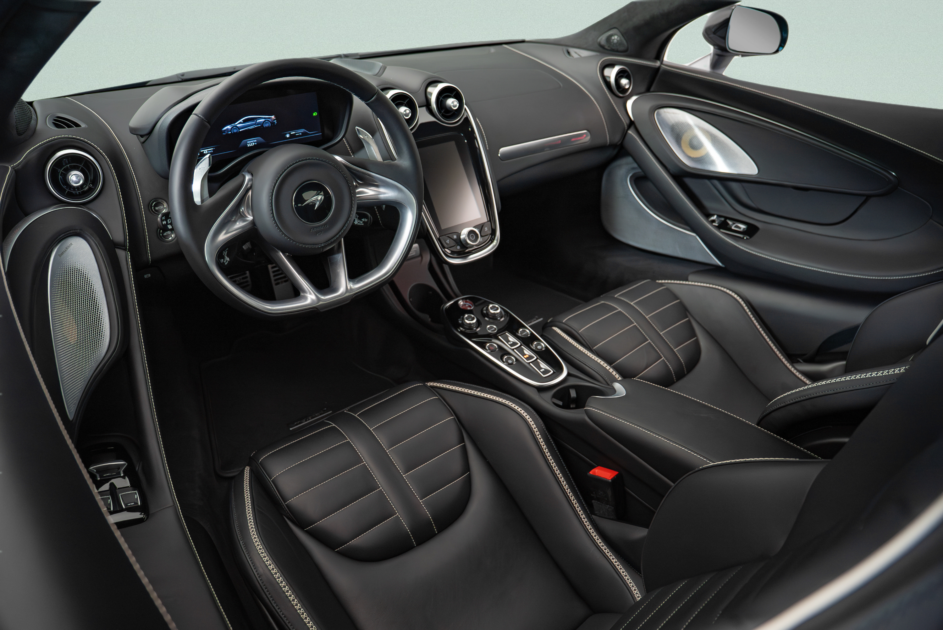 Used 2025 McLaren GTS RWD image 7
