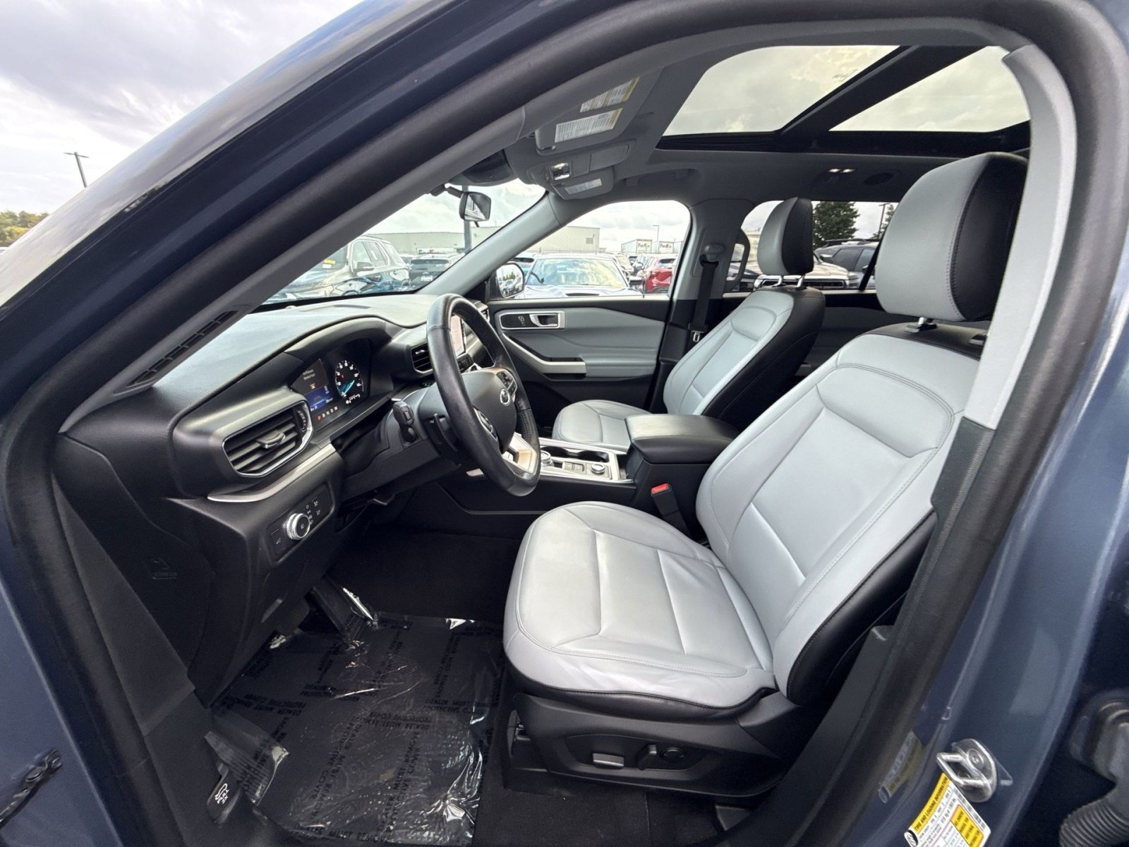 Used 2021 Ford Explorer XLT w/ Equipment Group 202A AWD/4WD image 13