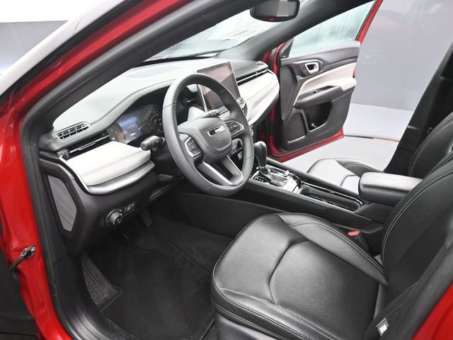 Used 2025 Jeep Compass Limited image 9