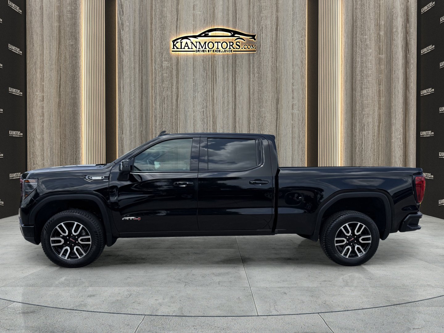 Used 2024 GMC Sierra 1500 AT4 AWD/4WD image 5