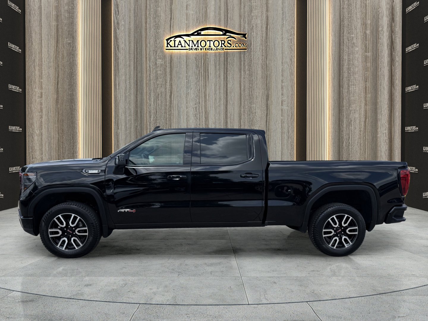 Used 2024 GMC Sierra 1500 AT4 image 5