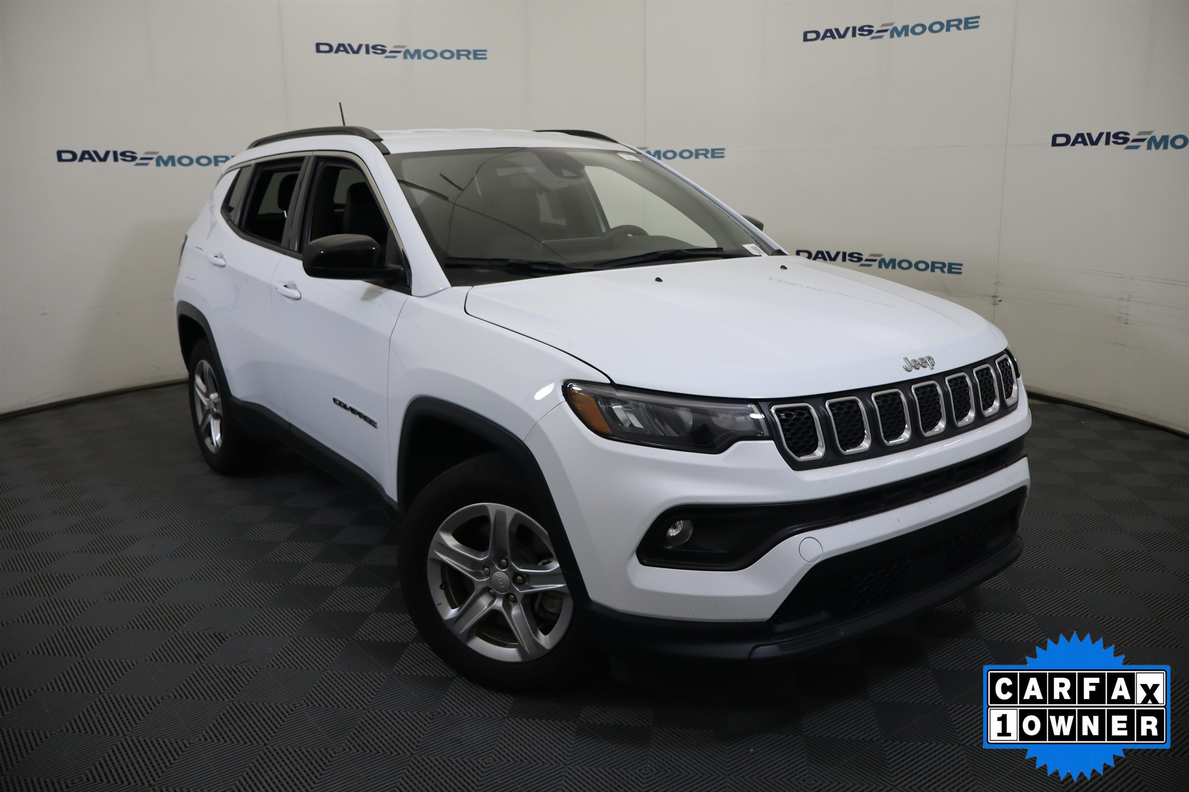 Used 2024 Jeep Compass Latitude AWD/4WD image 2