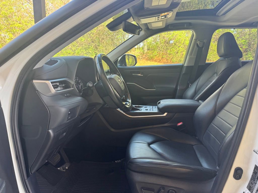Used 2021 Toyota Highlander XLE image 20