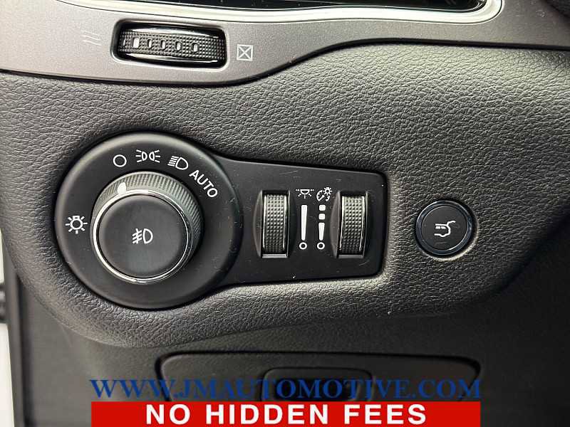 Used 2019 Jeep Cherokee Limited image 38