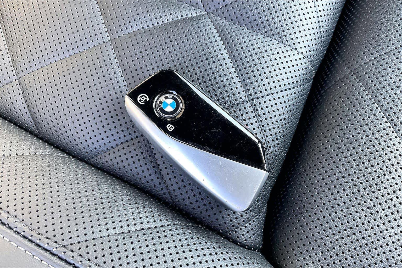 Used 2025 BMW X7 xDrive40i w/ M Sport Package AWD/4WD image 14