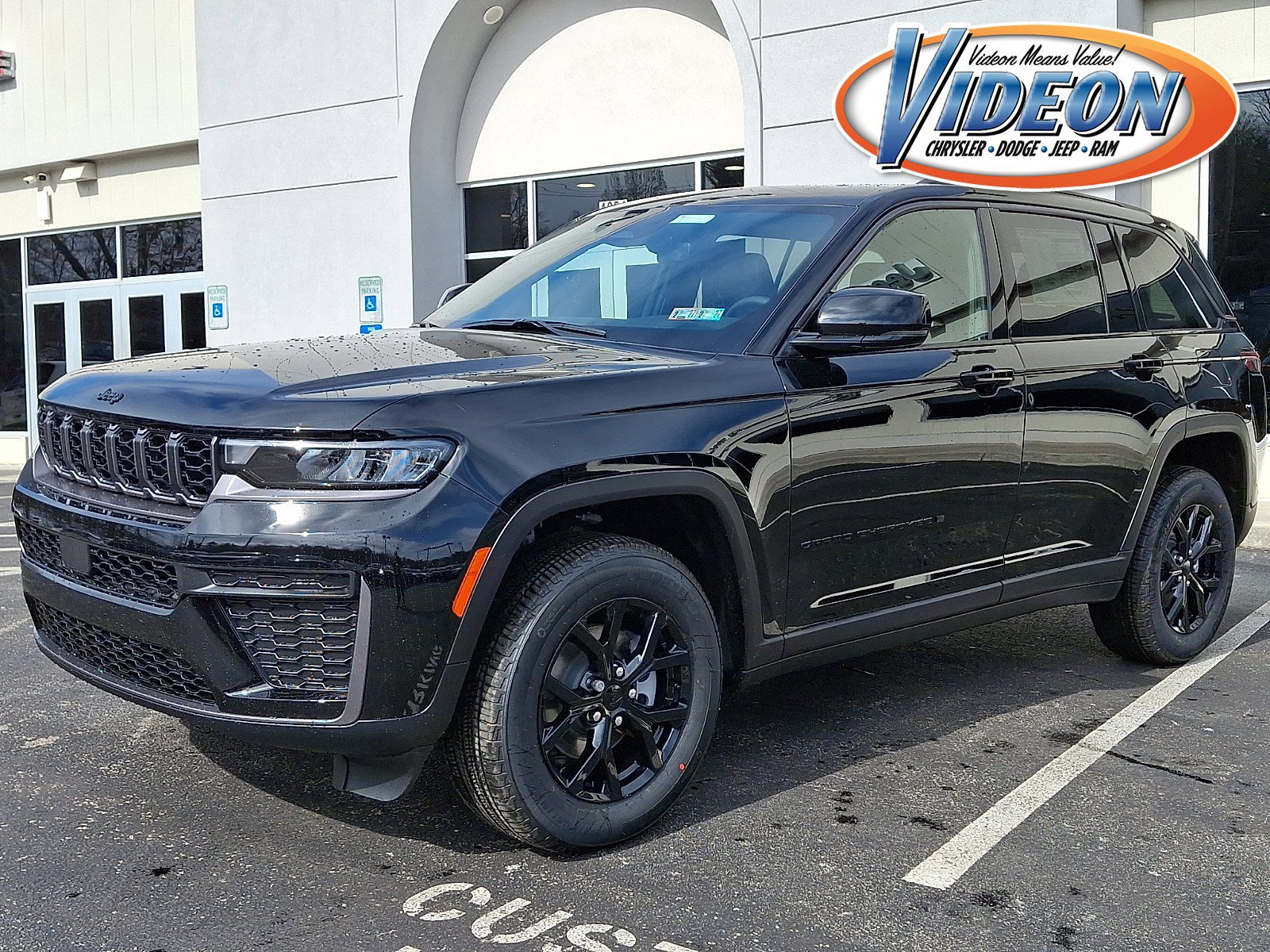 New 2026 Jeep Grand Cherokee Altitude AWD/4WD image 1