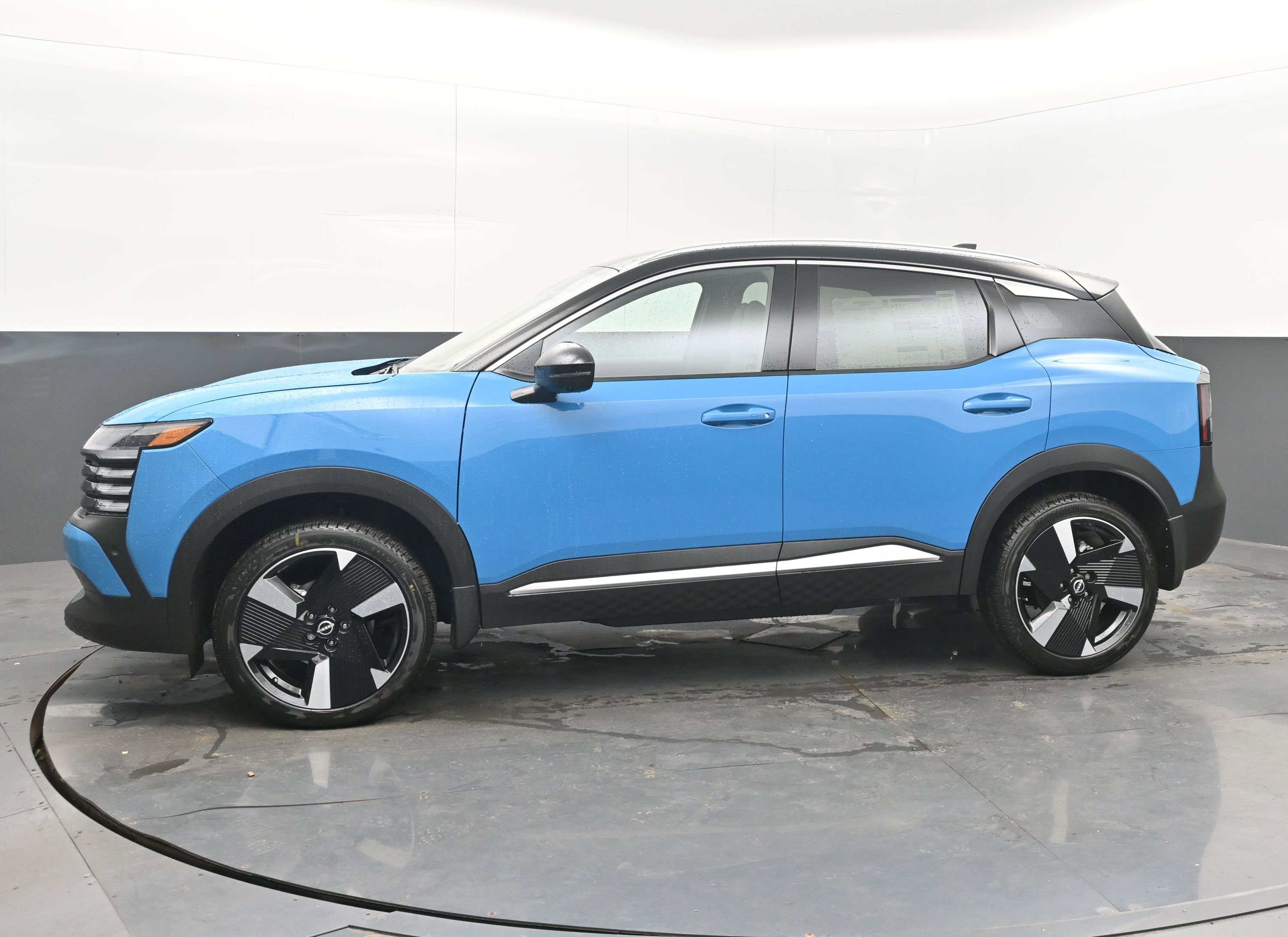 New 2025 Nissan Kicks SR image 4