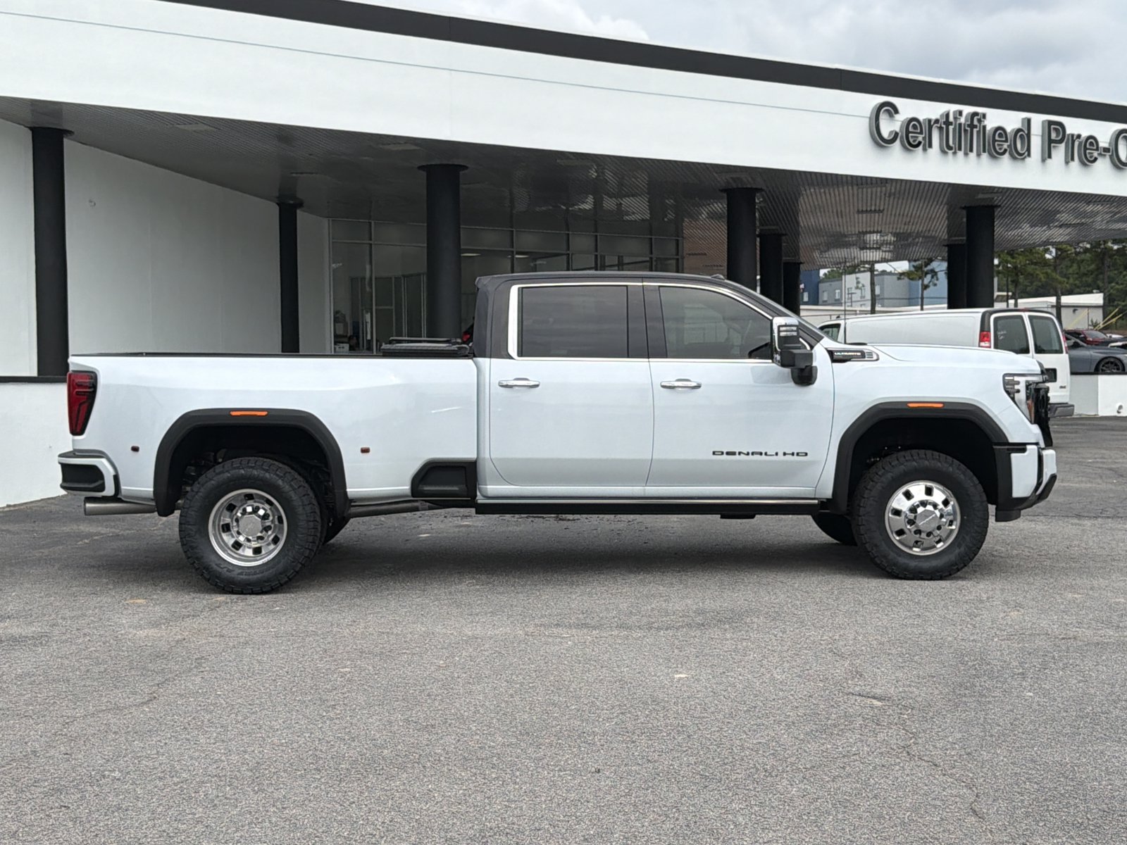 New 2026 GMC Sierra 3500 Denali Ultimate AWD/4WD image 13