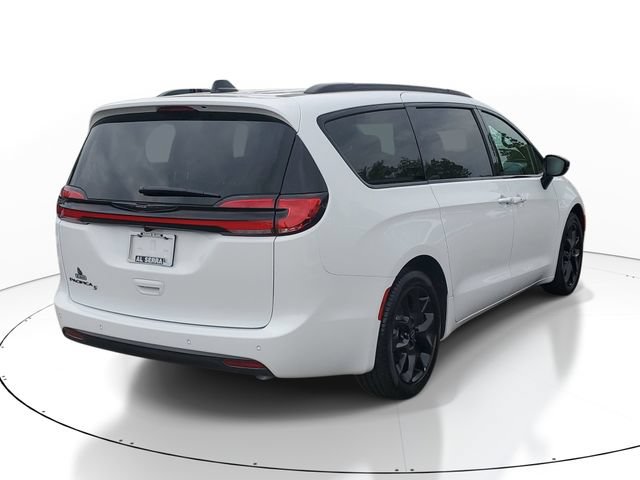 New 2026 Chrysler Pacifica Select w/ S Appearance Package FWD image 4