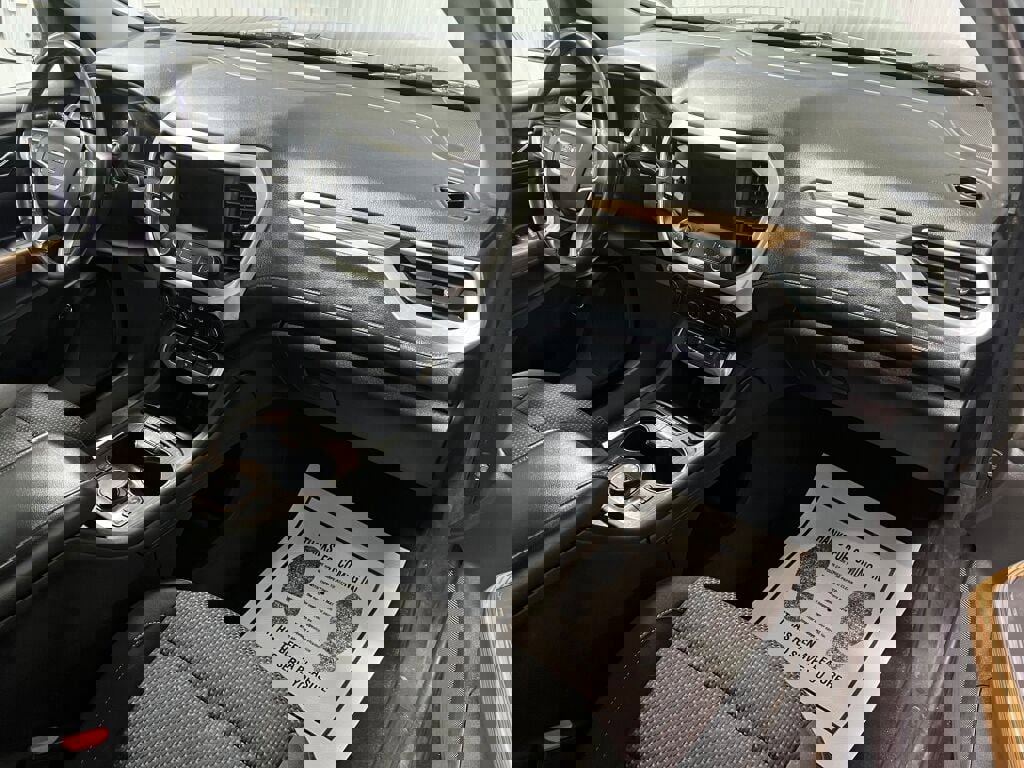 Used 2020 GMC Acadia SLE w/ Driver Convenience Package image 3