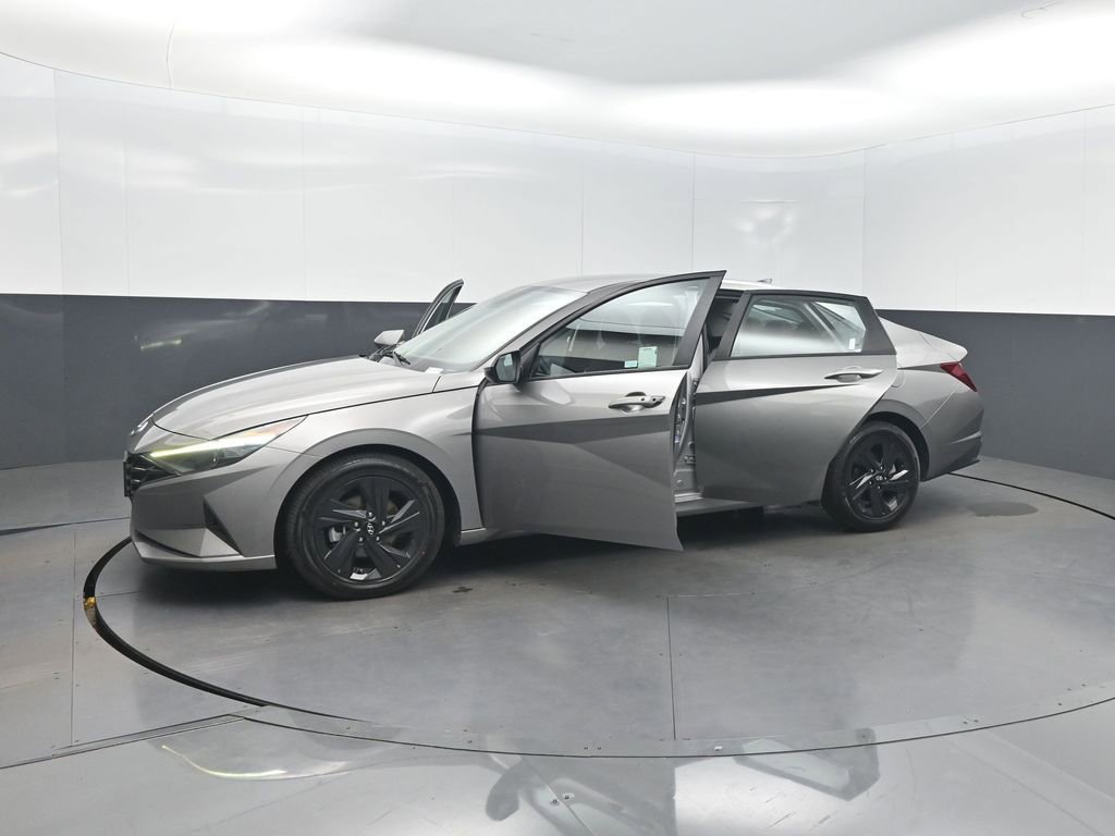 Used 2021 Hyundai Elantra SEL w/ Convenience Package image 37