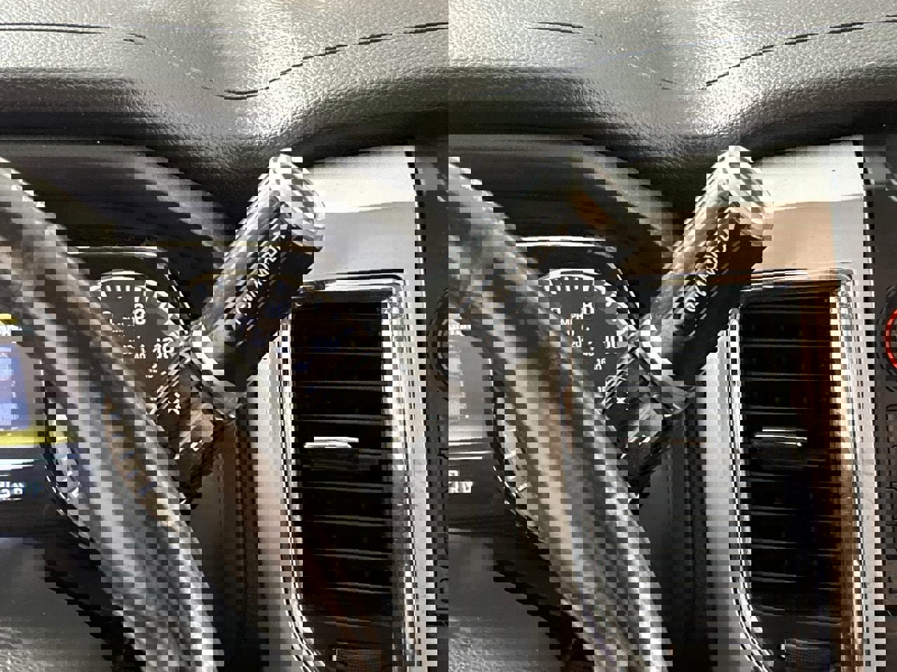 Used 2016 Nissan Titan SV image 15