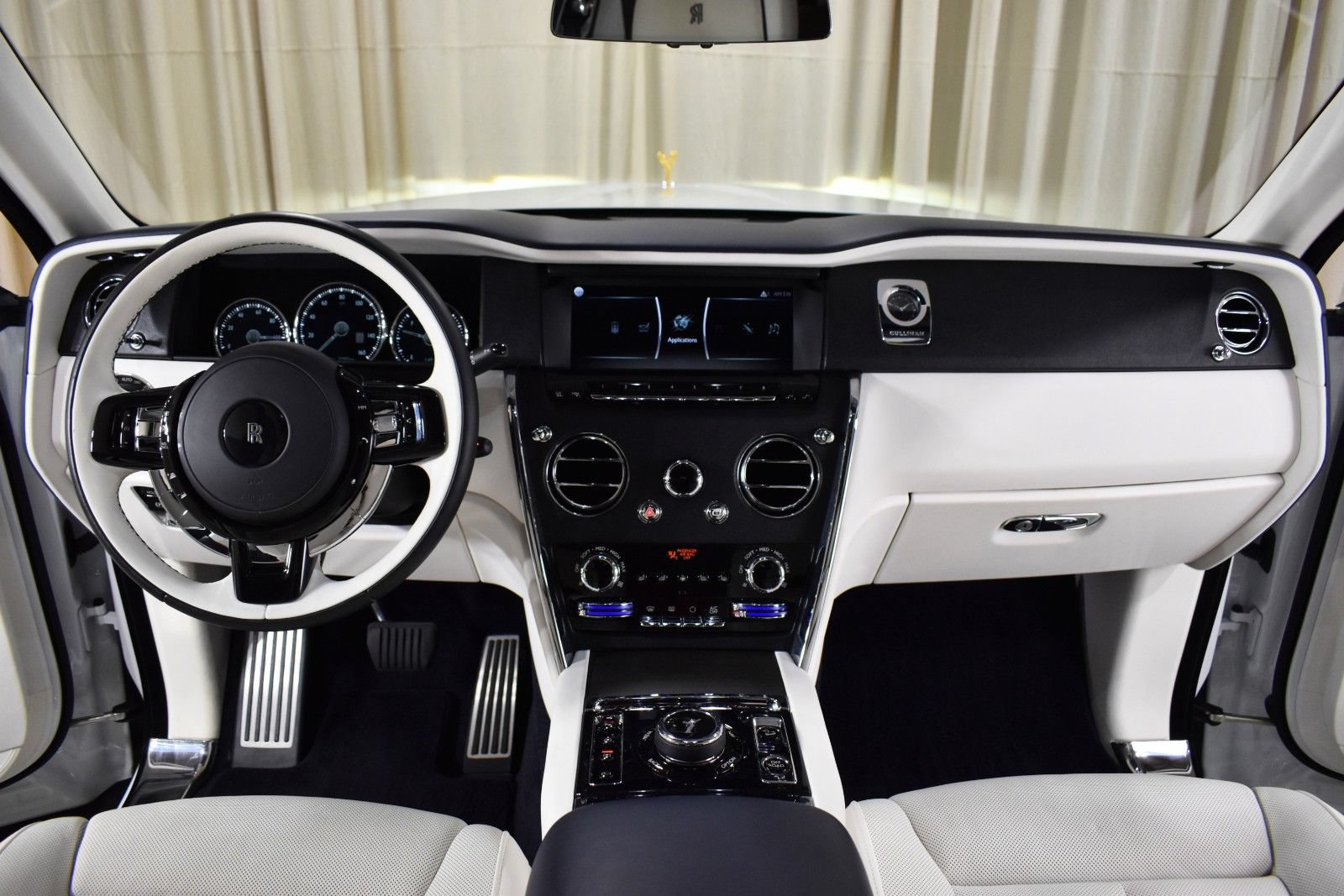 Certified 2024 Rolls-Royce Cullinan AWD/4WD image 4